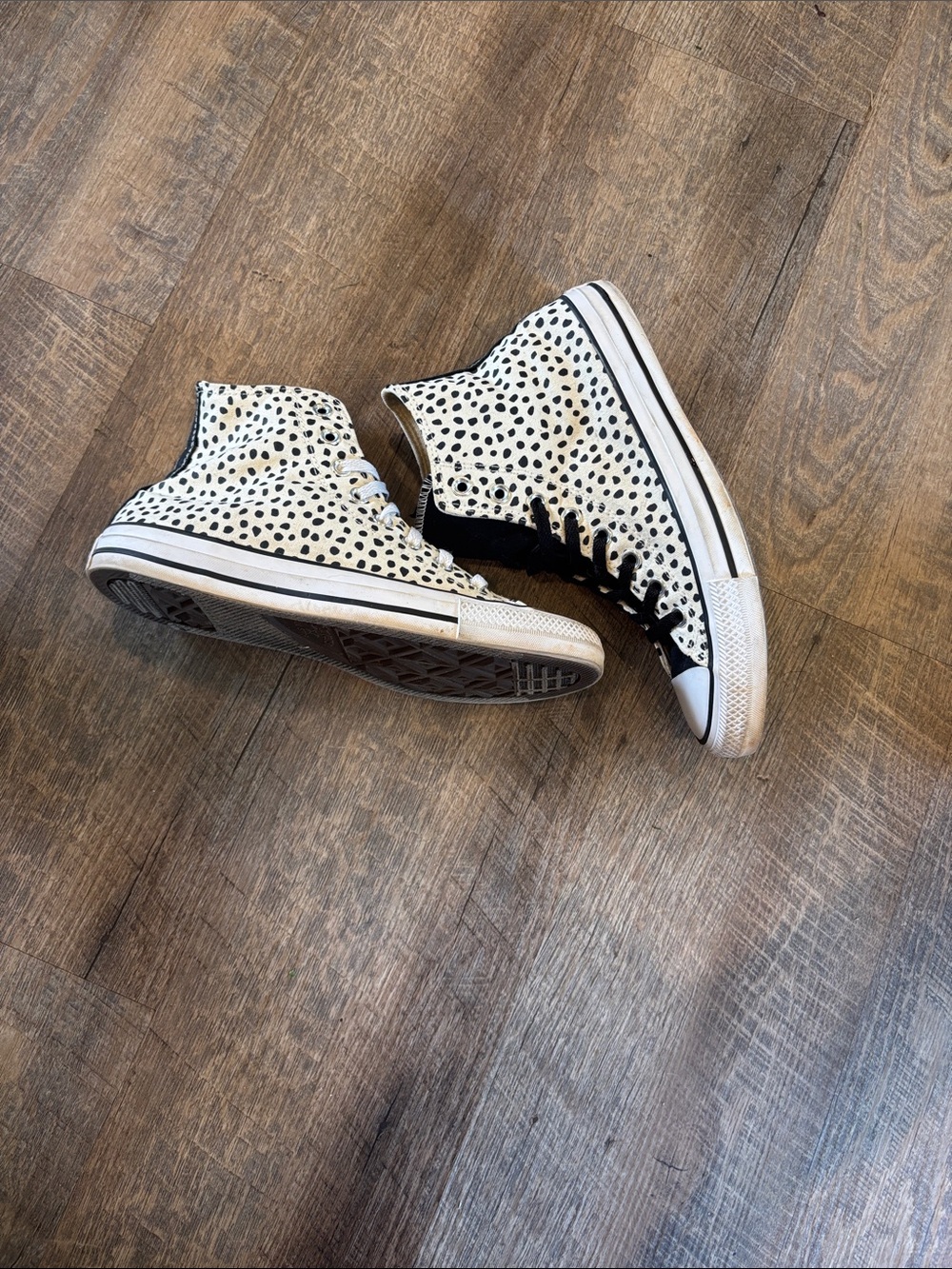 High-Top Women's converse in tan/Ivory with Black Spot Print - Picture 3 of 8